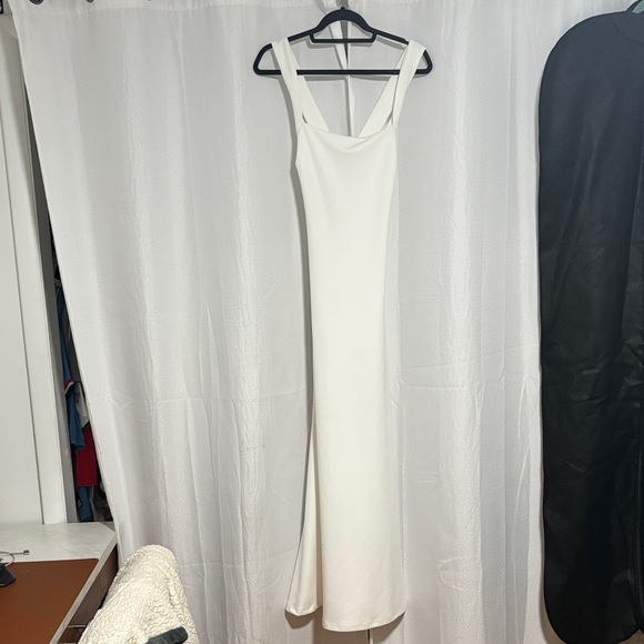 Lulus Dresses & Skirts - Lulu's White Maxi Dress